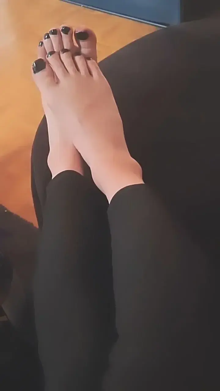 Abonne toi si aime les beau pieds 😁😘
