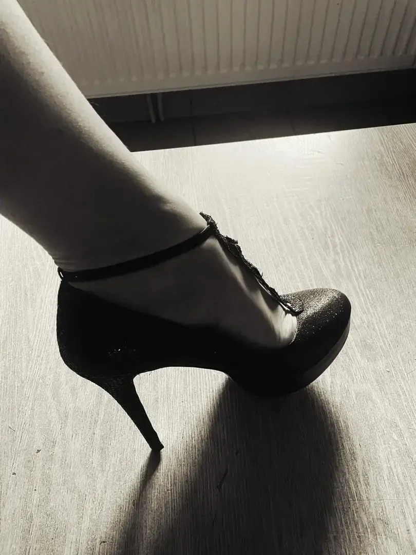 Leak & nude 11 — Piedsglam06