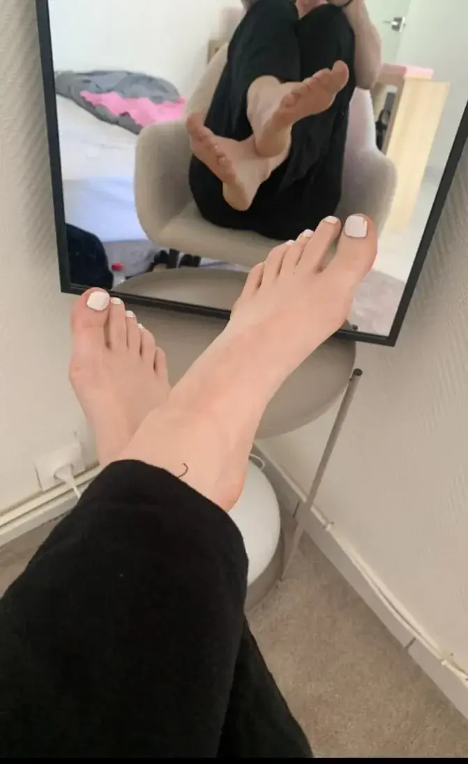 Leak & nude 2 — Mely_feetforyou