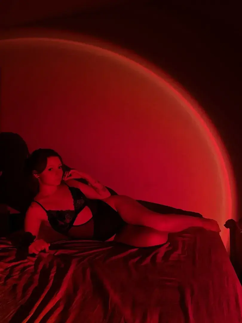 Leak public de Emma_calypso — « Abonnement à 0€ en ce moment ! Profites-en avant qu'il ne soit trop tard 😏 » (nude) sur MYM