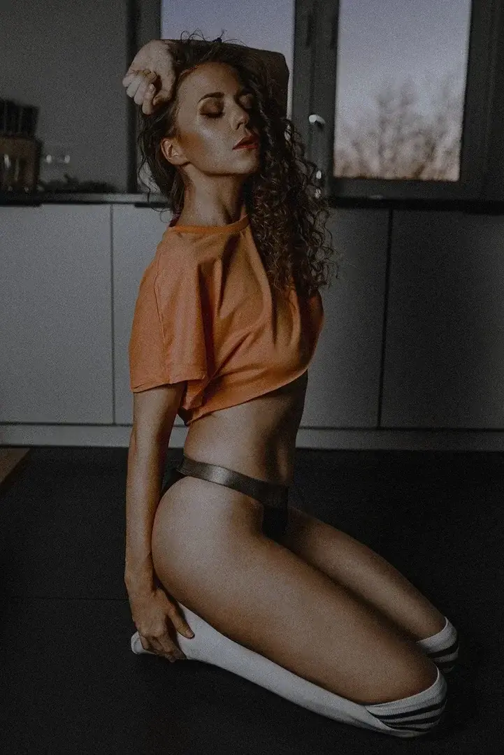 #sensual #sexy #session #photomodel #private #photo #shape #body #fit #curly #followme