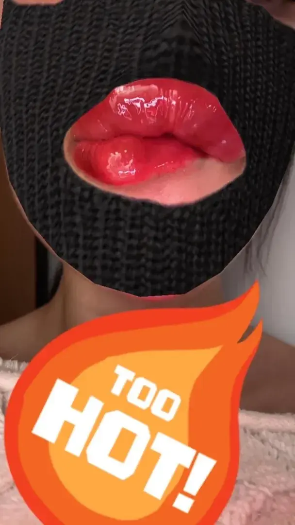 Leak & nude MYM — Pearl_beauty : « Si tu savais comment je suce bien avec ma bouche bien moelleuse et bien pulpeuse, je l’enveloppe comme il faut autour🩷🔥 » (MYM)