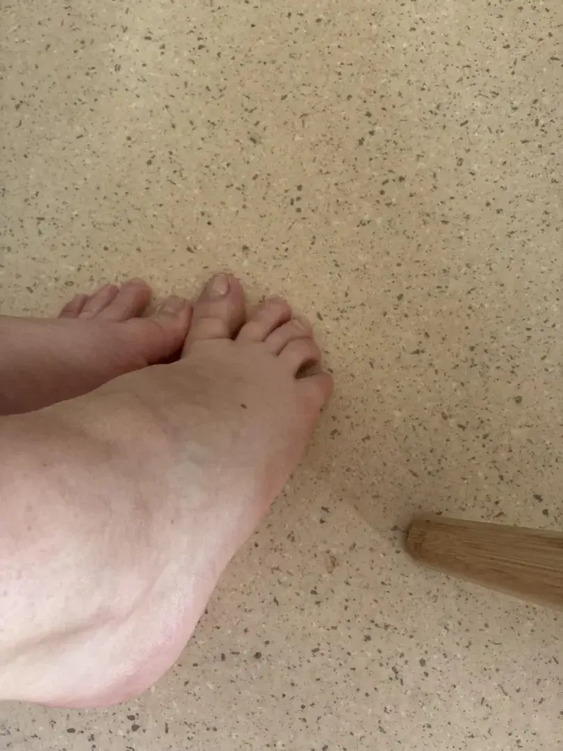 Leak & nude 1 — Feetfootlove_