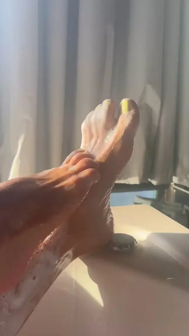 Leak & nude 8 — Feet4temptation
