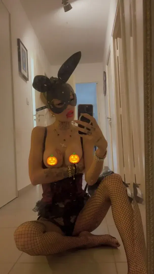 Leak public de Talissasbl — « Viens vite en privé 💦👻 #MYMHalloween » (nude) sur MYM