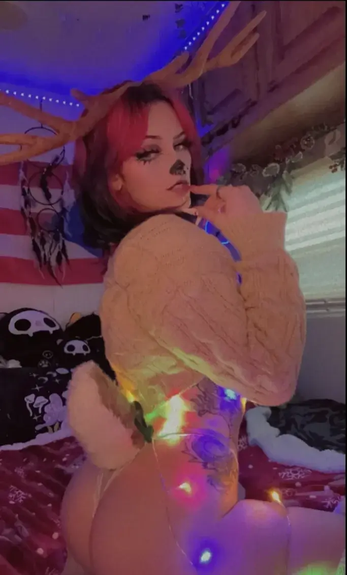 Leak public de Annatatoo — « On m'a toujours dit que je suis belle par derrière ? je n’ai jamais compris. 🎁 GRATUIT 🎁 avec le code : ANNAGT » (nude) sur MYM