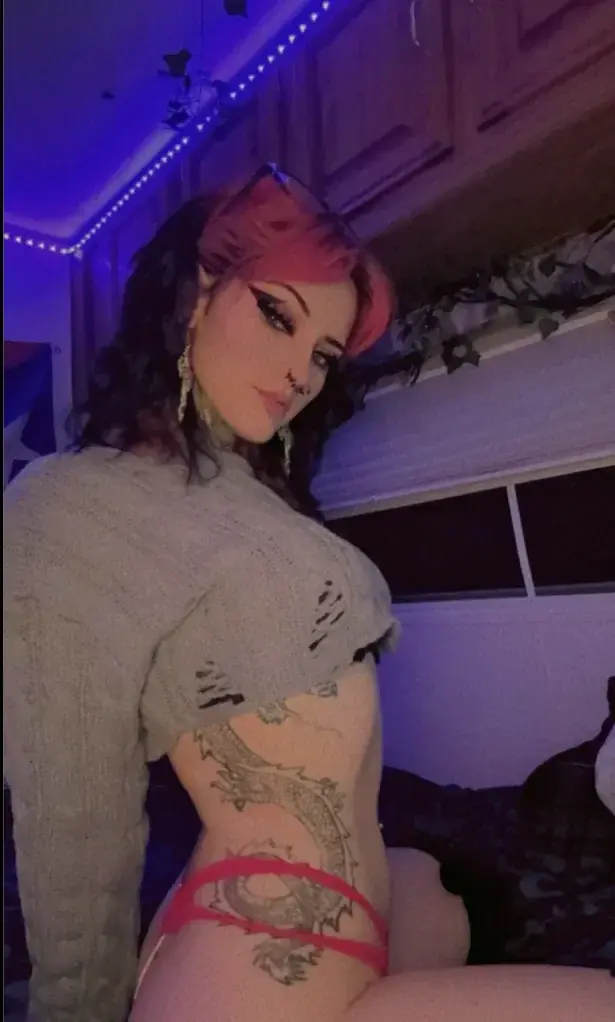 Viens perdre le contrôle avec moi 😏. 🎁 GRATUIT 🎁 avec le code : ANNAGT#Gothique #Tatoo #18ans