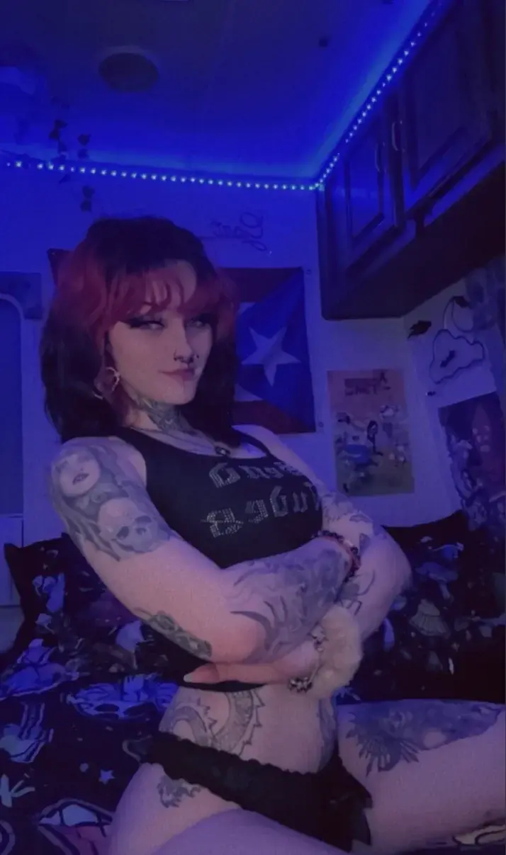 Leak public de Annatatoo — « ma tenue favorite 🫠🫠. 🎁 GRATUIT 🎁 avec le code : ANNAGT#Gothique #Tatoo #18ans » (nude) sur MYM