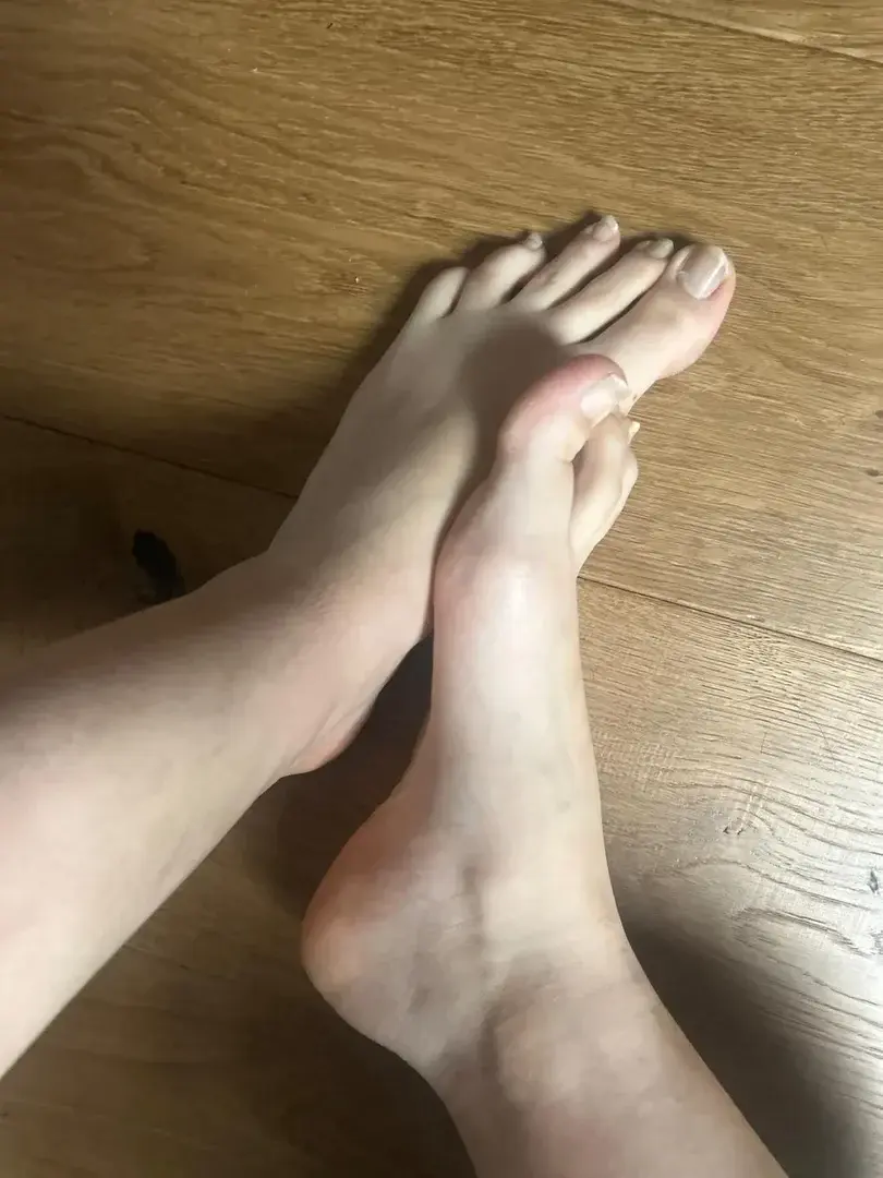 Abonne toi, pour du contenu plus exclusif et personnalisé :)#feet #pieds #pedicure #artistique