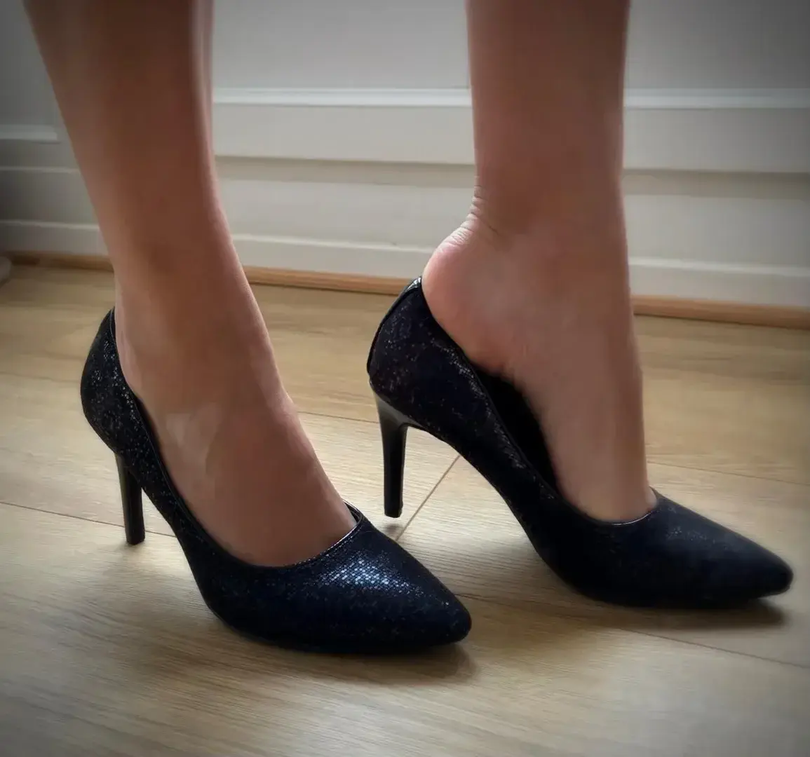 Leak & nude MYM — Aprilf : « 😏👠 » (MYM)