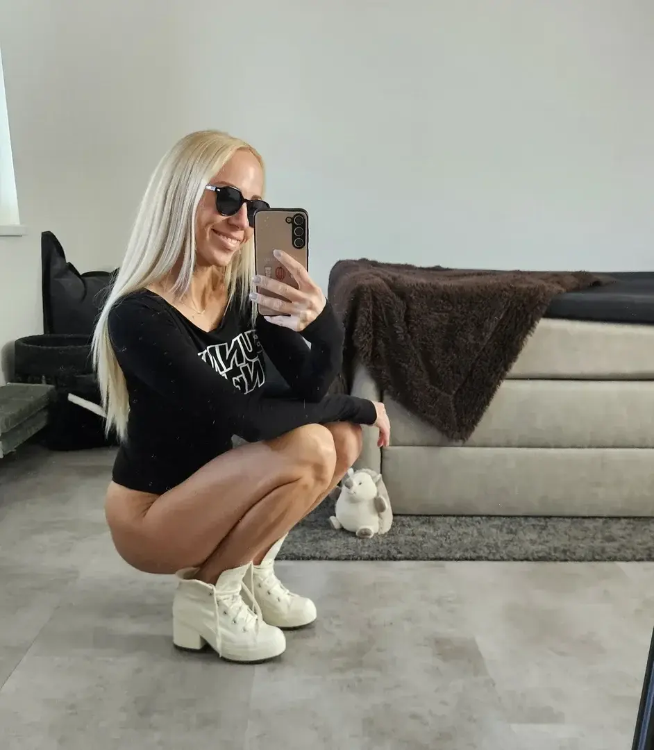 Leak & nude 1 — zuzanakasinski