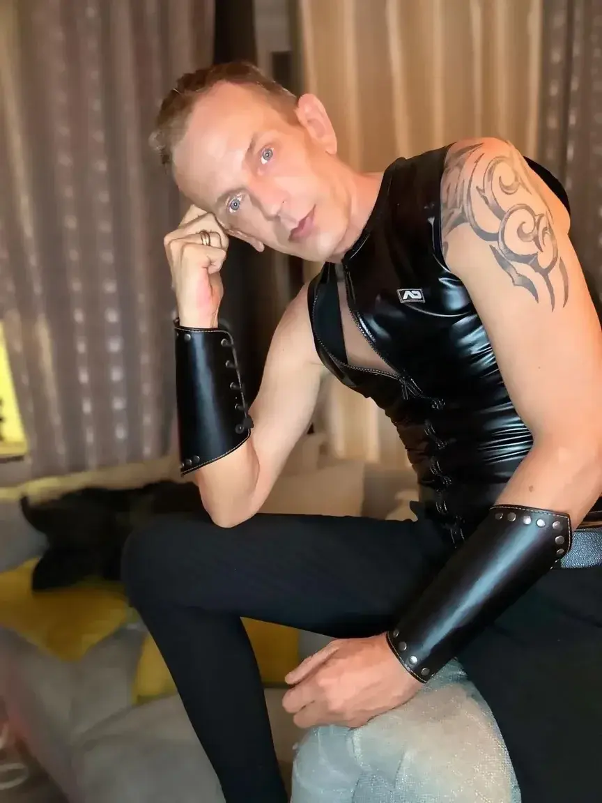 Leak & nude 2 — Michaelthomasscott