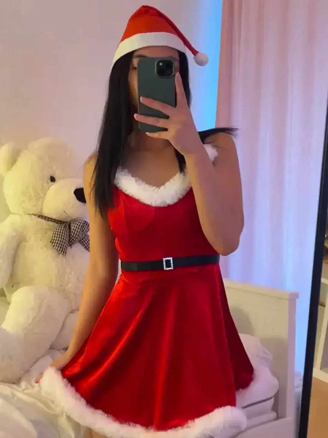 Leak & nude MYM — Nebullathai : « C'est bientôt noël, je suis si impatiente 🤗Christmas is almost here, I can't wait! 🤗 » (MYM)