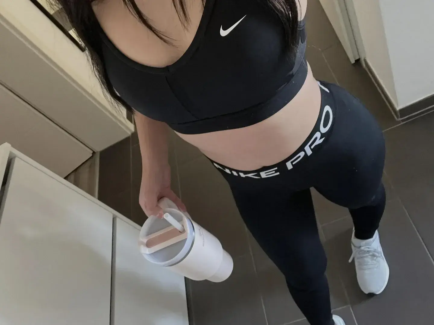 Leak & nude MYM — Nebullathai : « C'est important de bien s'hydrater si tu fais du sport 🤗💪It's important to stay well hydrated if you're doing sports 🤗💪 » (MYM)