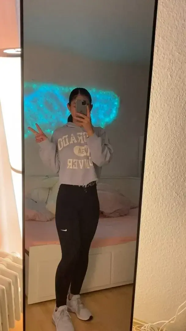Leak & nude MYM — Nebullathai : « Une très bonne semaine mon chéri 😘Have a great week, Sweety 😘 » (MYM)