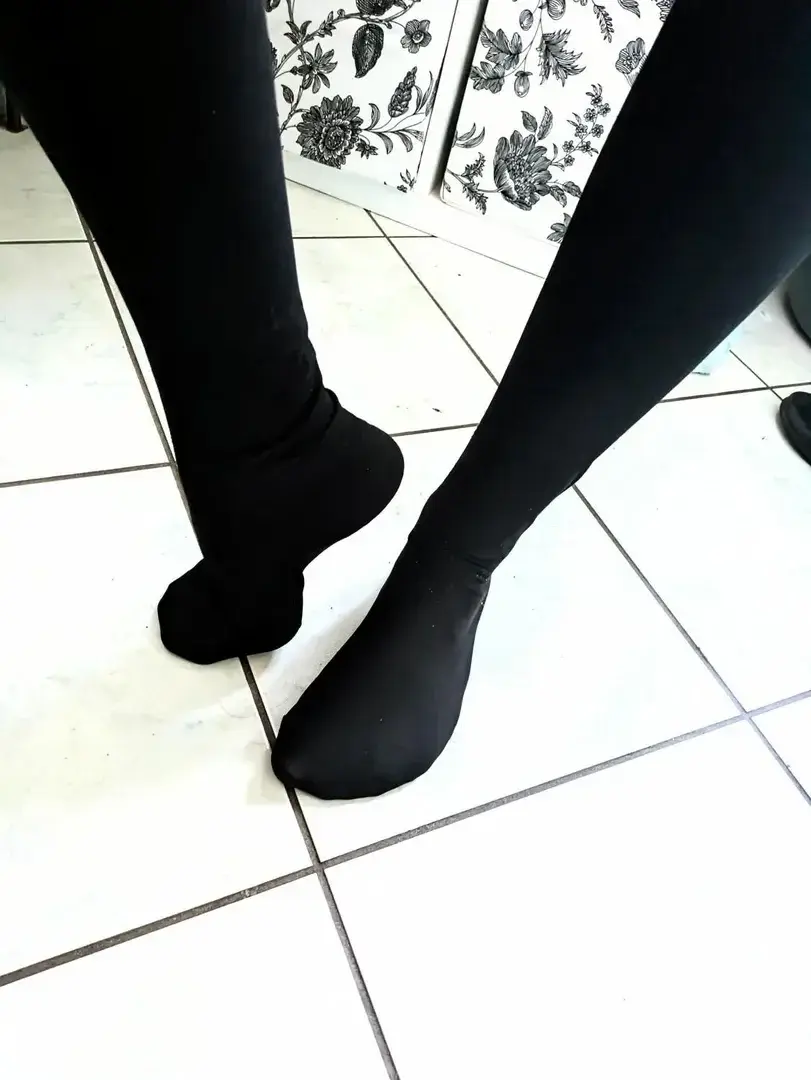 Leak & nude 3 — Libellule_feet