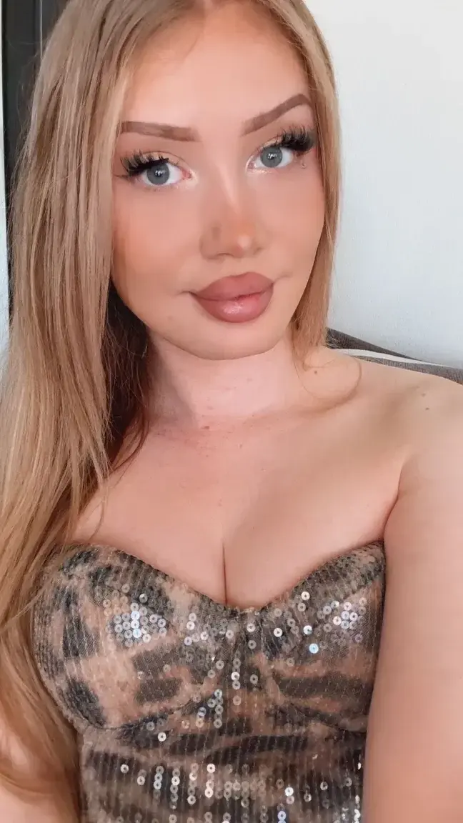 Leak & nude MYM — Trannyeva : « TU VEUX VOIR CE QUE J'AI ENTRE LES JAMBES ? Oui je suis TRANS 🏳️‍⚧️ et je te montre en DM 👀 » (MYM)