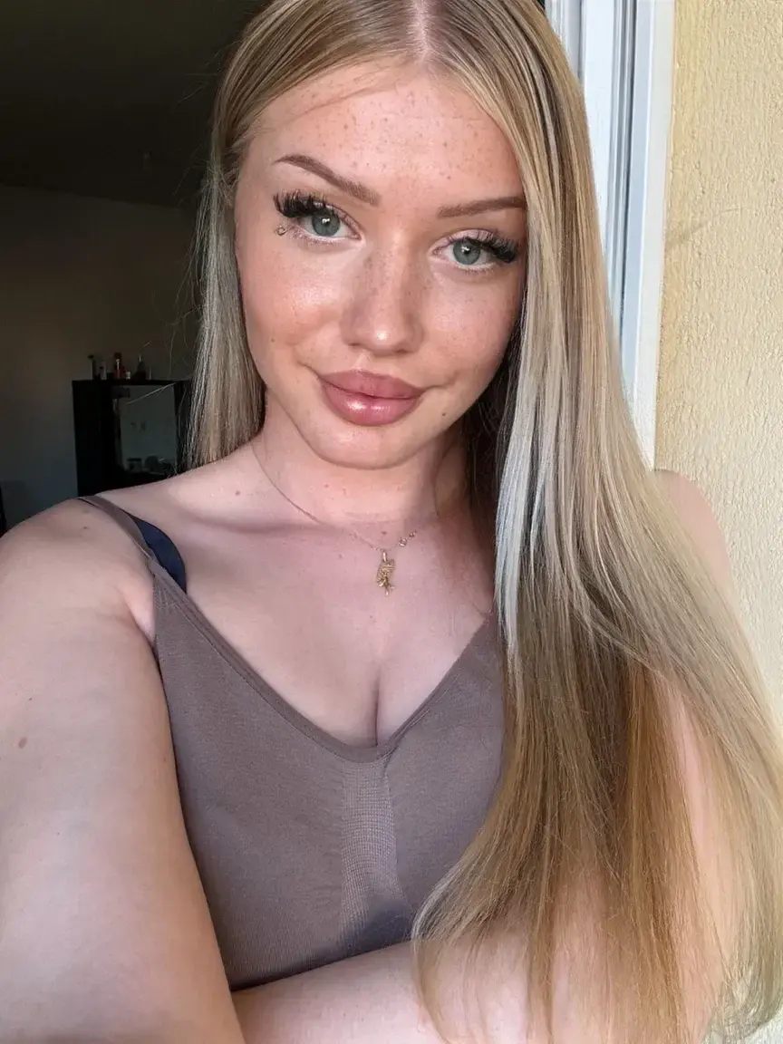 TU VEUX VOIR CE QUE J'AI ENTRE LES JAMBES ? Oui je suis TRANS 🏳️‍⚧️ et je te montre en DM 👀