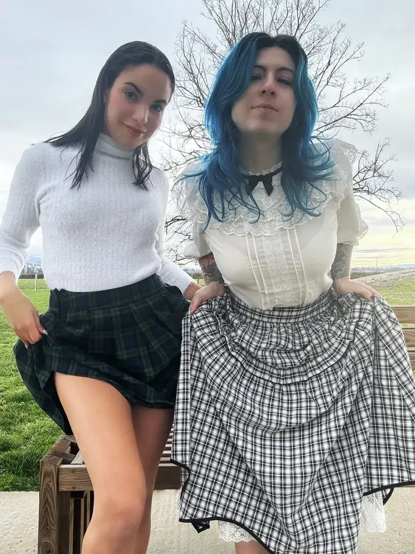 Leak & nude MYM — Spicy_shieru : « J’adore coucher avec des femmes si tu savais… viens voir ça sur mon profil pour moins de 5€ avec le code COSPLAY80 🤤Ma vidéo avec Satsuki sort dimanche en plus ne la manque pas 💙 » (MYM)