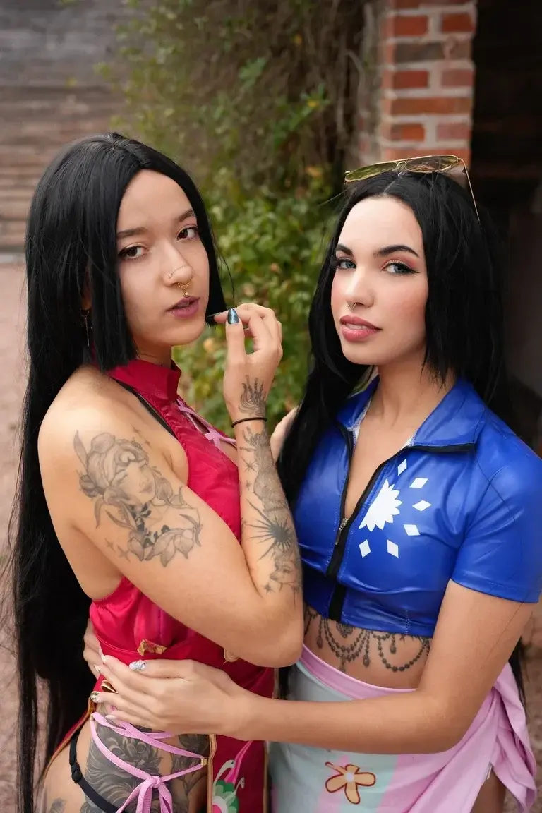 Leak & nude MYM — Spicy_shieru : « One Piece avec Mlle Ylla 💞Si tu aimes les duos cosplays, tu vas adorer mon compte à moins de 10€ avec le code VILLA60 🔥👀 » (MYM)