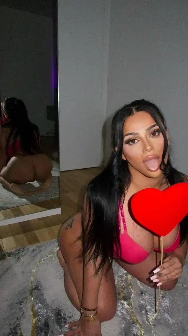 Viens me dire en privé si tu pourrais dater une femme trans pour la Saint-Valentin 🏳️‍⚧️💕
