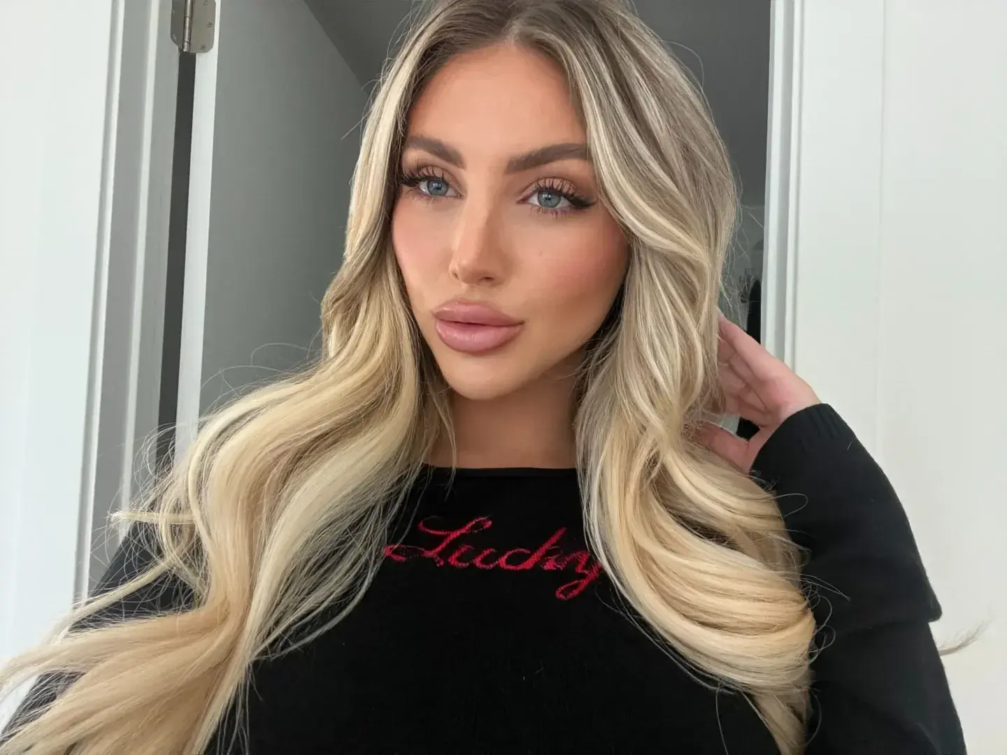 Do you like me sweet… or naughty? 👀😉