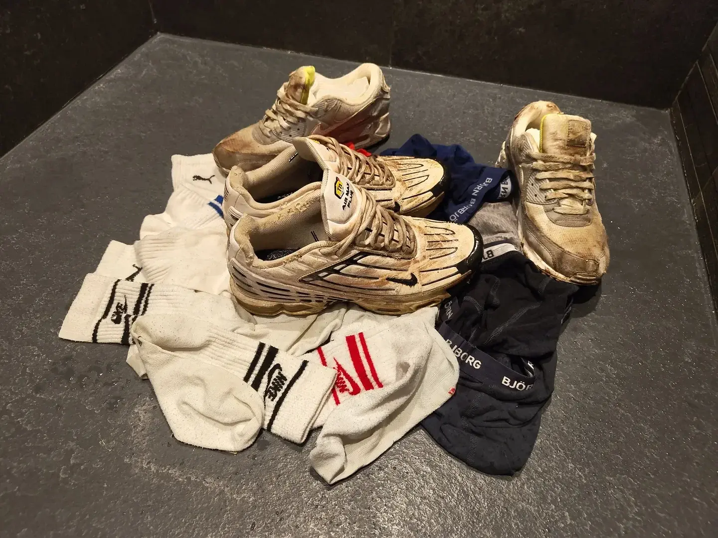 A follower sent me these two pairs of sneakers to wear and trash. I pissed over them and over some of my boxer briefs and socks too 💦😈I sent everything back to him right after into a sealed bag to keep flavor 🐷