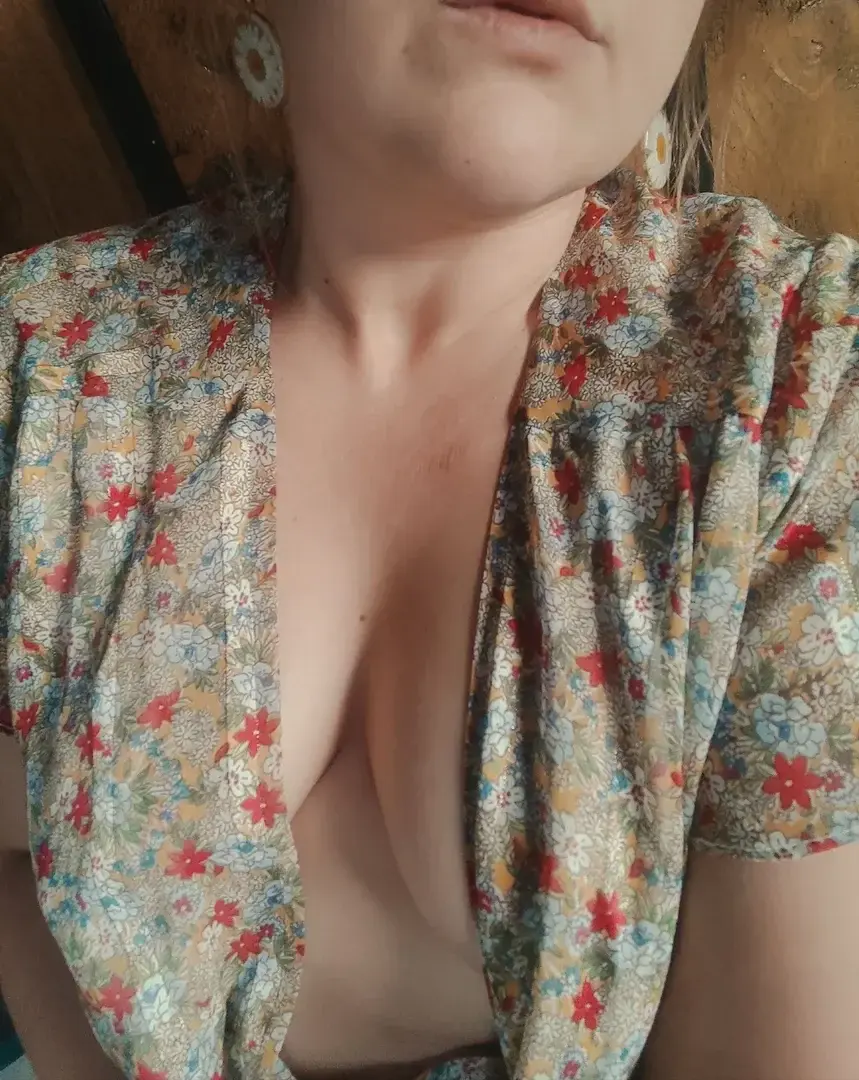 Dernière de la semaine et enfin en week-end 🥳Si tu veux en voir ou en savoir plus viens discutez en privé ou encore mieux abonne toi ☺️