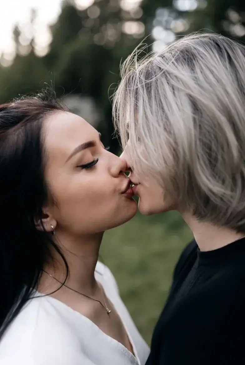Leak & nude 6 — Kissinggirls