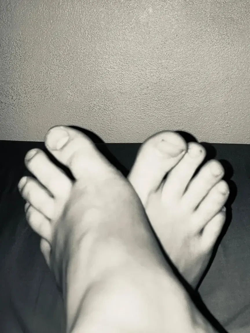 Leak & nude 2 — Feetandpoesie