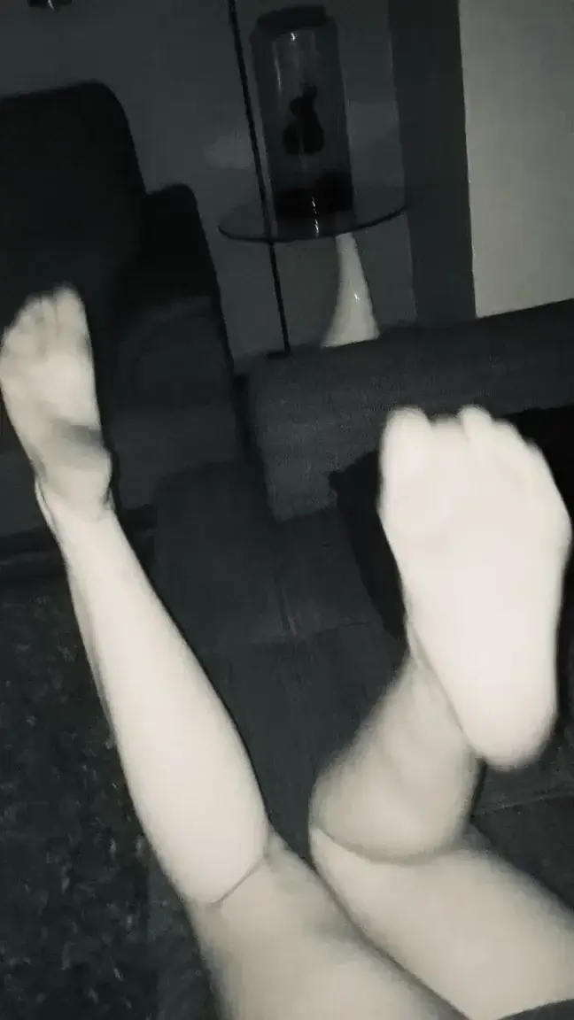 Leak & nude 7 — Feetandpoesie