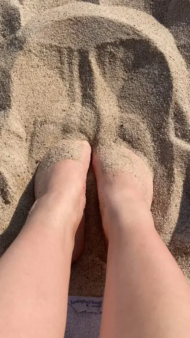 Leak & nude 9 — Feetandpoesie