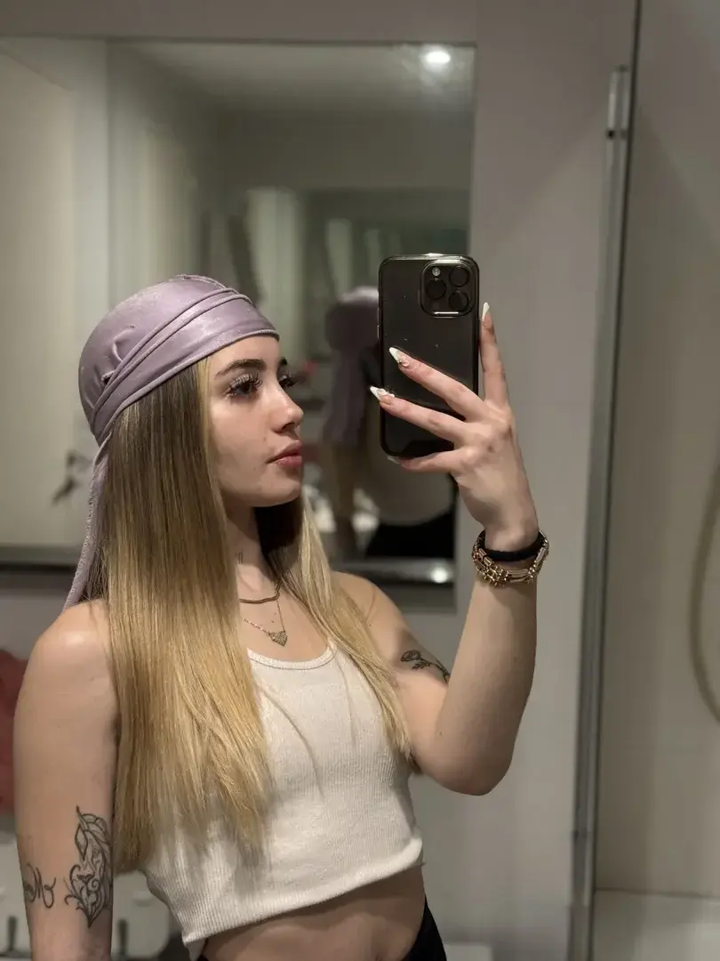 Leak & nude MYM — Lunelaa : « mes parents sont pas au courant.. » (MYM)