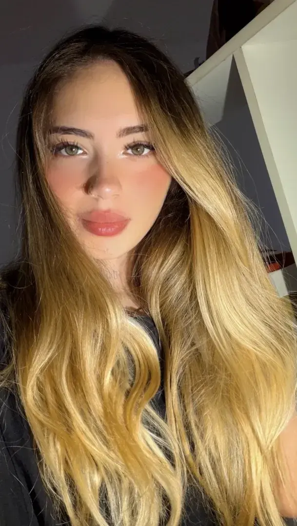 Leak & nude MYM — Lunelaa : « abo ouvert 👀 » (MYM)