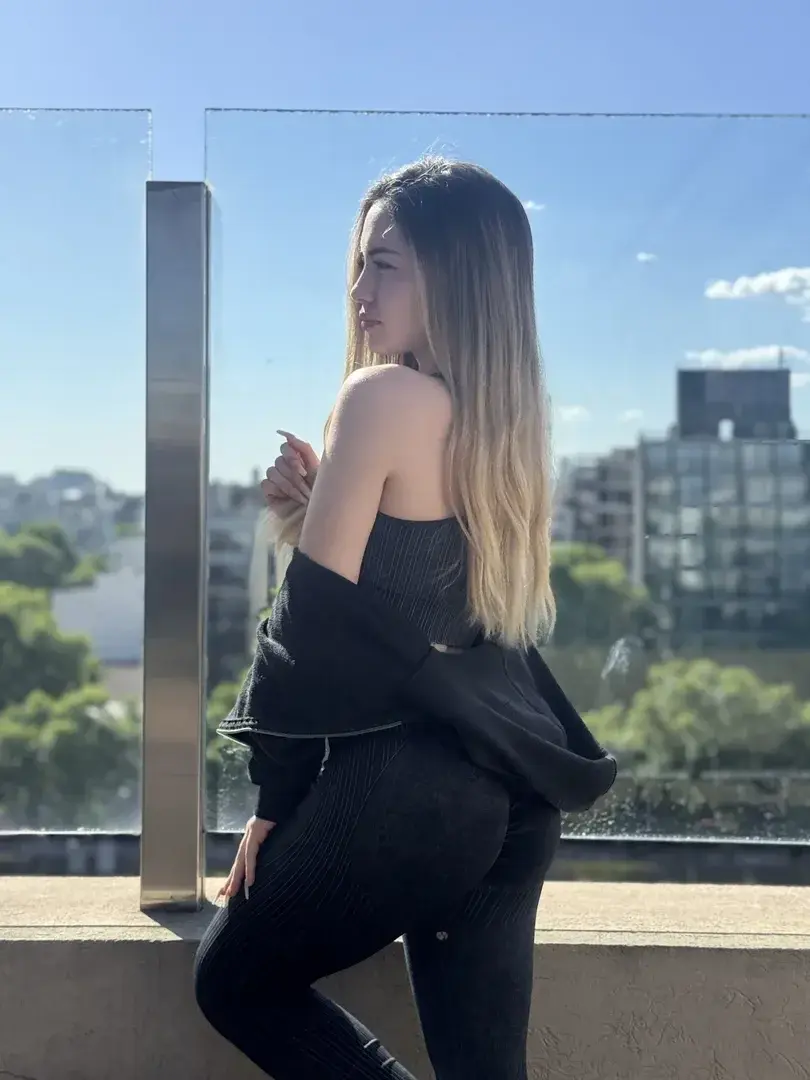 Leak & nude MYM — Lunelaa : « imagine quelqu’un que tu connais me voit :)) » (MYM)