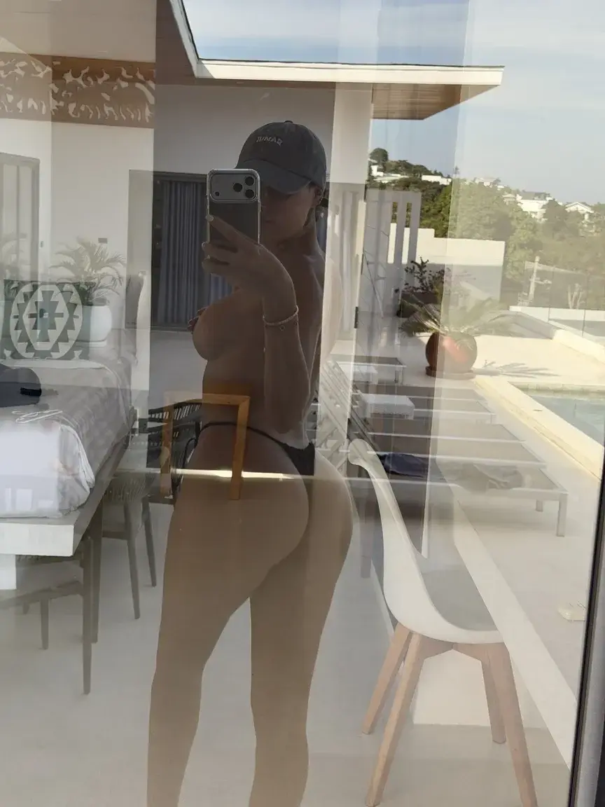 Leak & nude MYM — mymy_ibn : « Un cadeau si tu t'abonnes (c'est gratuit 🤍) » (Uncove)