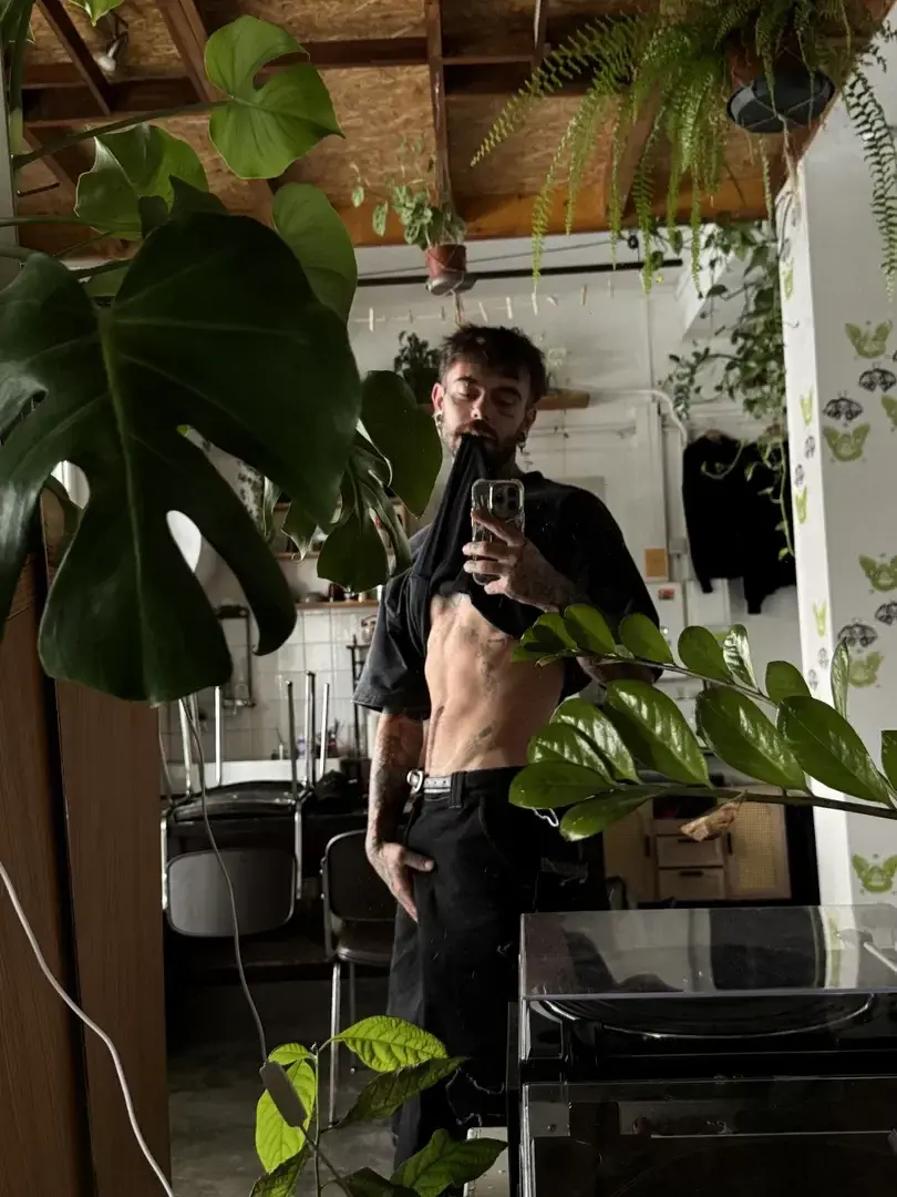 Leak & nude 1 — Fogskin