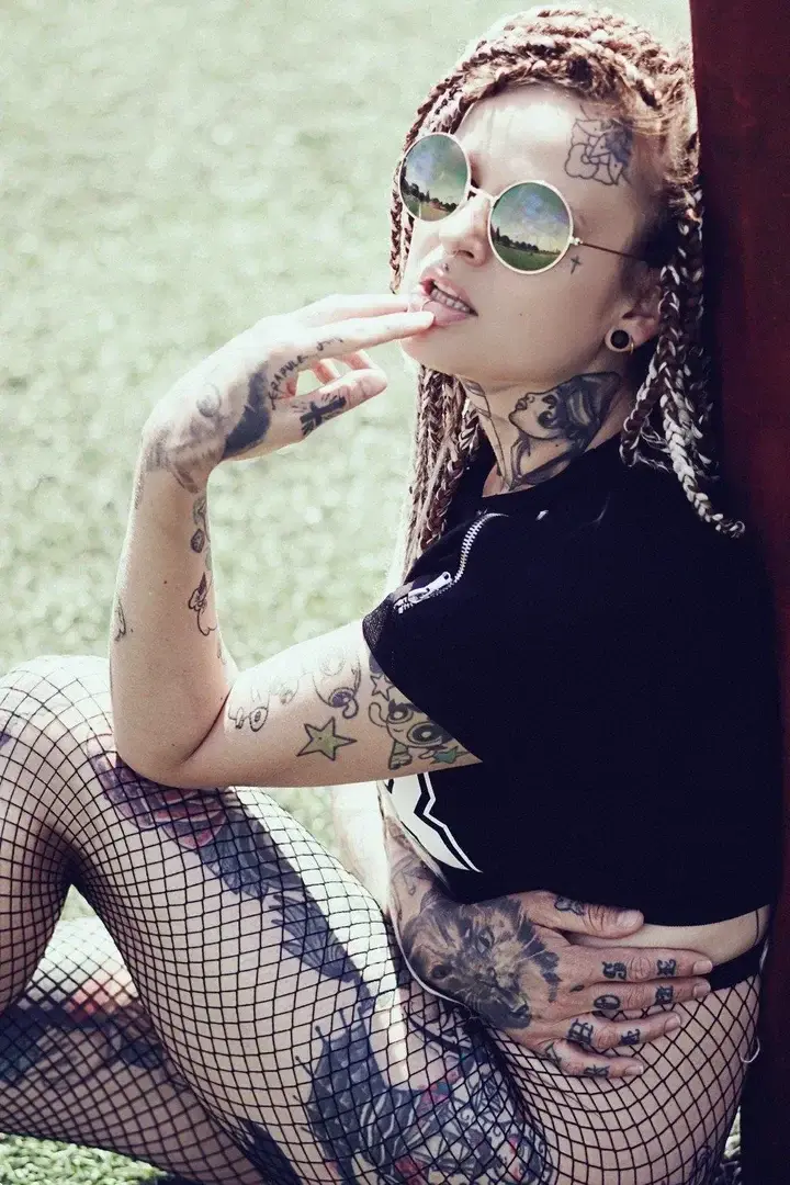Leak & nude MYM — Kalidzikie : « Jfh » (MYM)