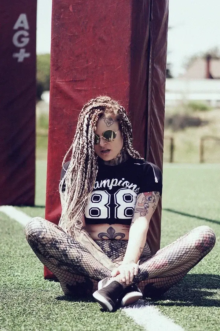 Leak & nude MYM — Kalidzikie : « Jfh » (MYM)