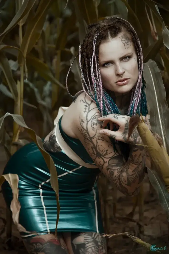 Leak & nude MYM — Kalidzikie : « Jfh » (MYM)