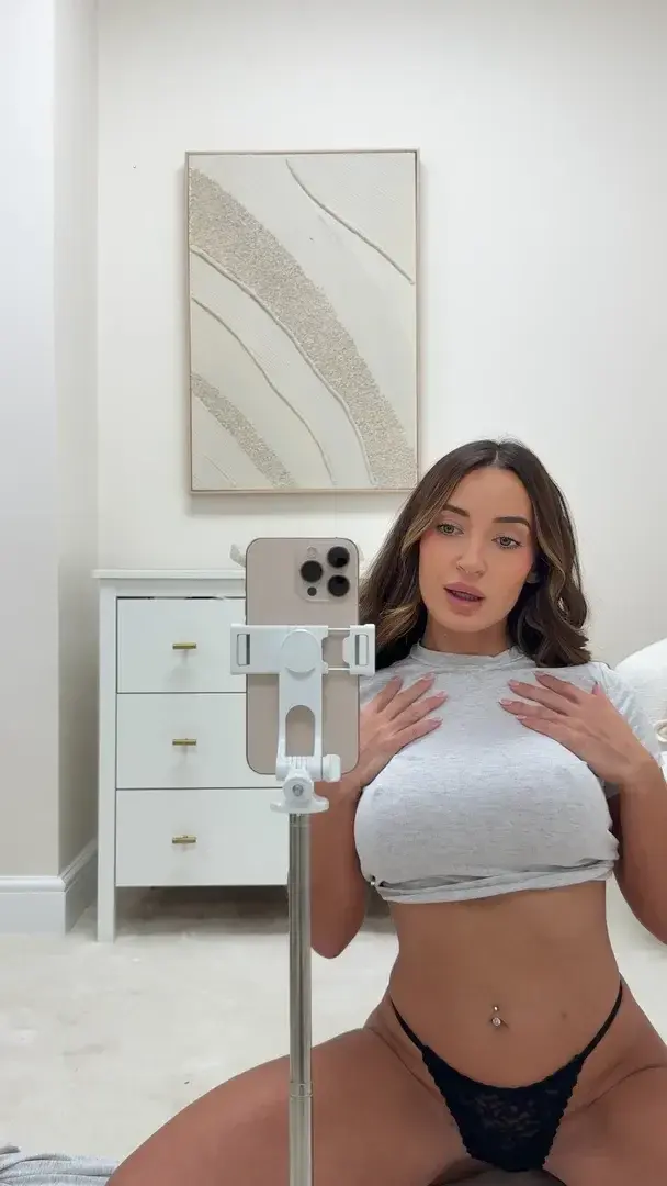 Leak & nude MYM — manonvpa : « Viens me parler 🙄 » (MYM)