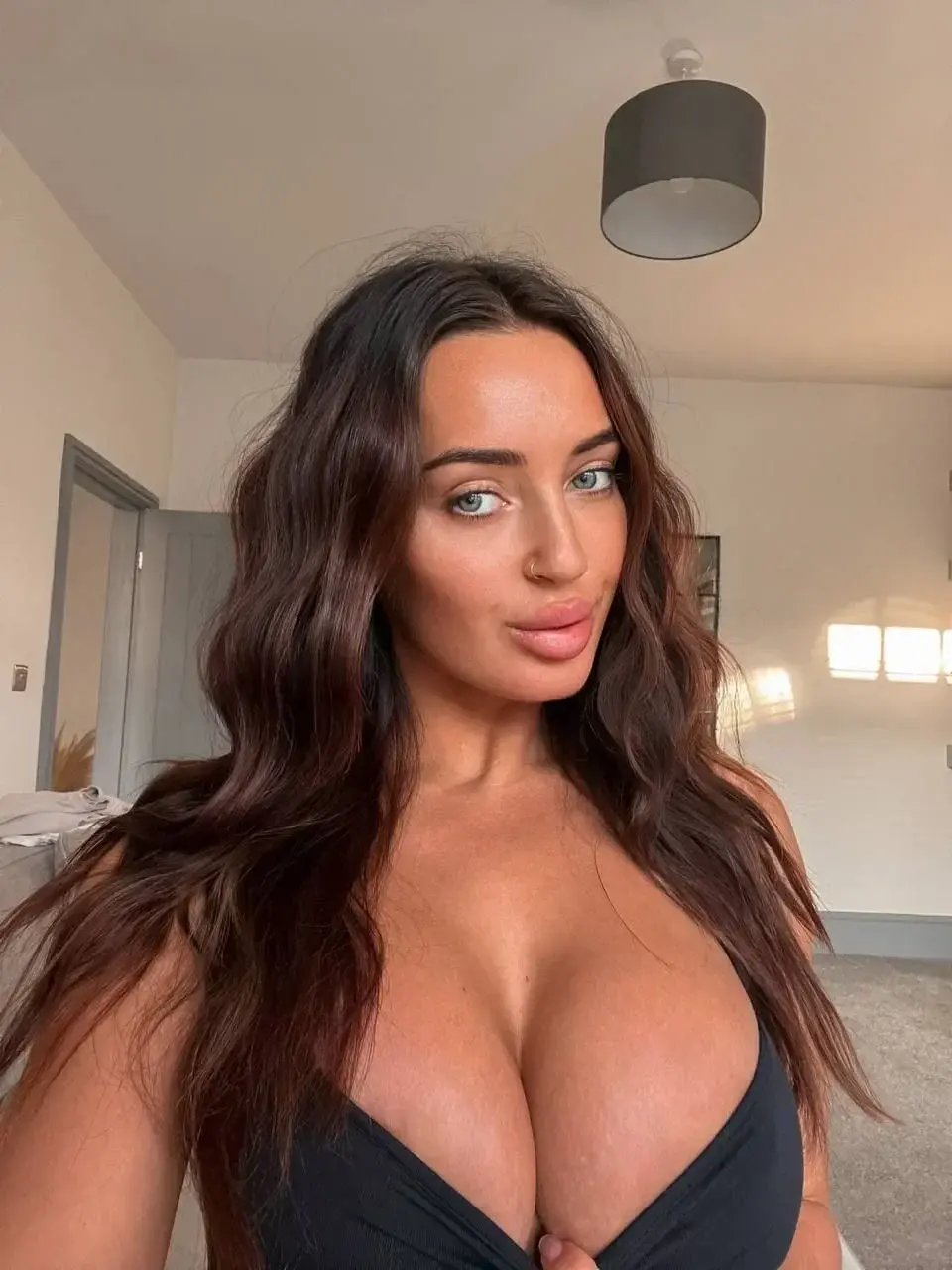 Leak & nude MYM — manonvpa : « viens me parler ! mon abo est GRATUIT (pour l’instant…) 💕 » (MYM)