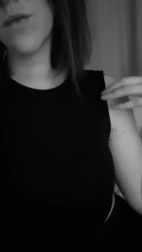 Se dévoiler juste assez pour créer l’envie de me découvrir davantage 😘
