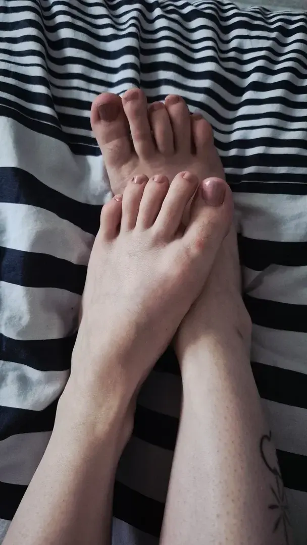 Leak & nude 3 — love_feet_53