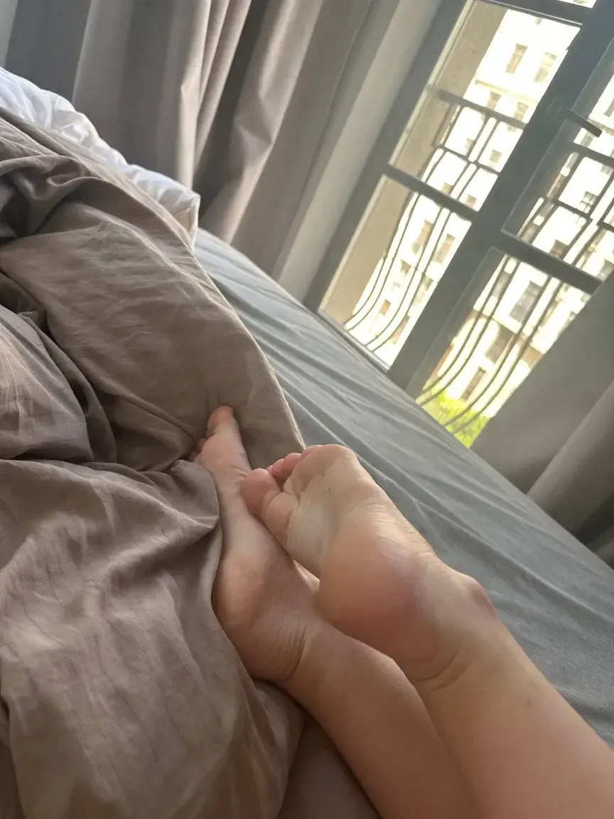 Do I have any foot lovers here?
