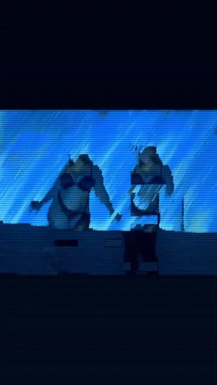 Le trailer très soft de mon shooting, car à coté seul la lumière du projecteur couvre mon corps nue