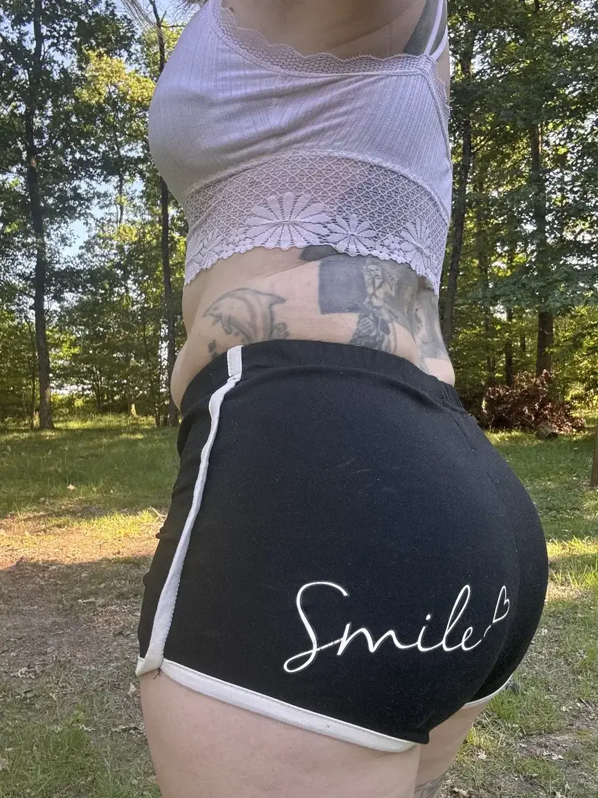 Un peu chaud aujourd’hui 🫢. Rejoins moi pour me voir en tenue plus légère 👅
