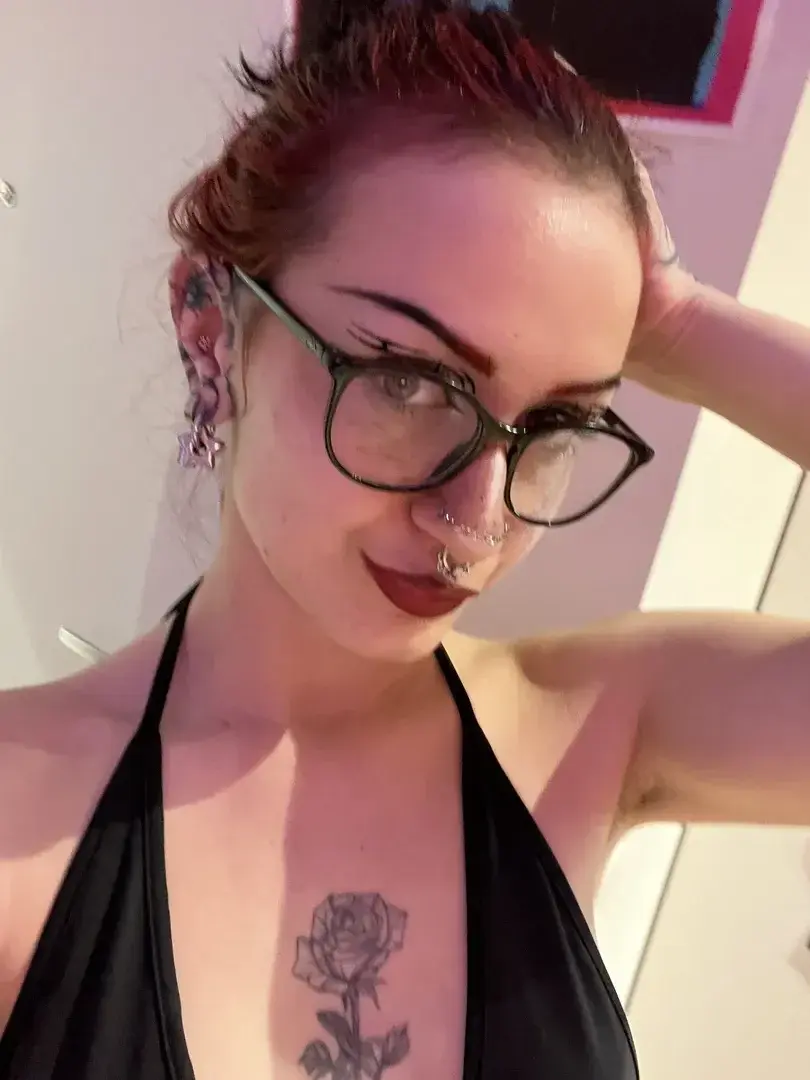 Leak public de Lululacoquine0 — « Abonnement gratuit + surprise d'anniversaire le 7 décembre 😏 » (nude) sur MYM