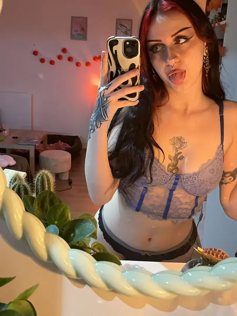 Leak public de Lululacoquine0 — « Vient me parler après avoir liker cette photo (l’abonnement est gratuit 😝) » (nude) sur MYM