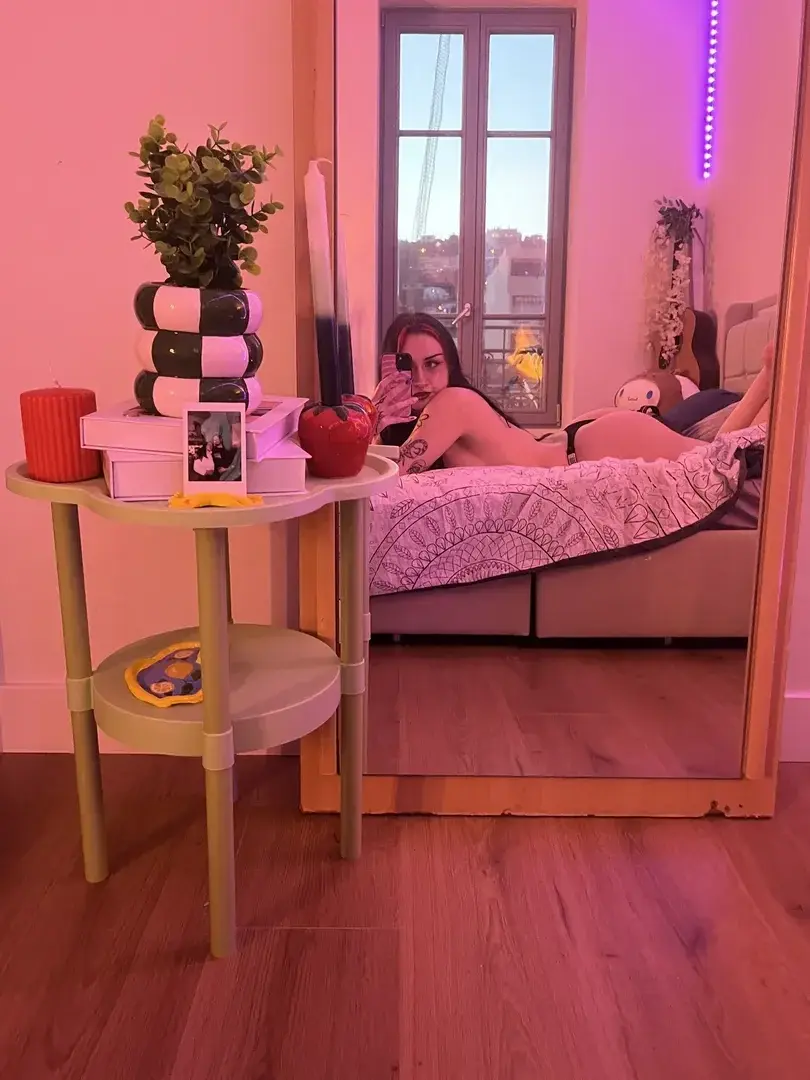 Leak public de Lululacoquine0 — « Je le dis souvent mais mon abonnement est gratuit ! Ceux qui osent m'écrire sont jamais déçus 😈🎁 » (nude) sur MYM